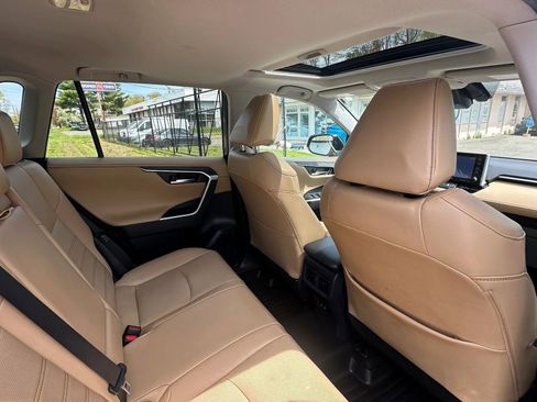 Used 2019 Toyota RAV4 Limited AWD/4WD image 30