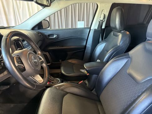 Used 2018 Jeep Compass Latitude w/ Popular Equipment Group FWD image 18