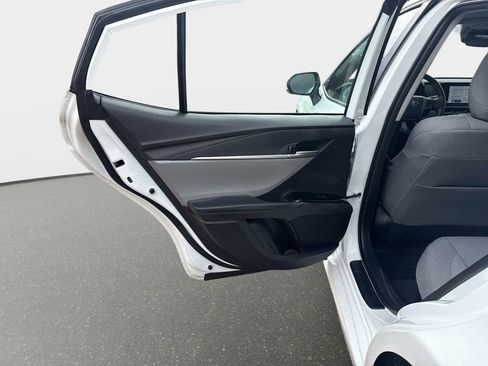 Used 2025 Toyota Camry LE w/ Convenience Package image 9