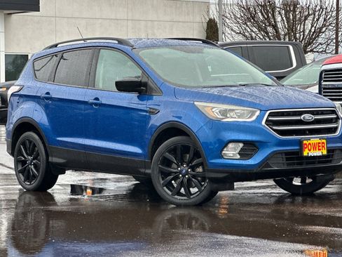 Used 2018 Ford Escape SE w/ SE Sport Appearance Package image 2