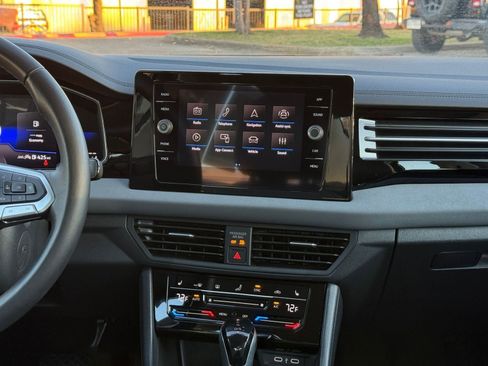 Used 2025 Volkswagen Jetta SE image 17