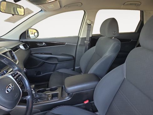 Used 2019 Kia Sorento S image 20