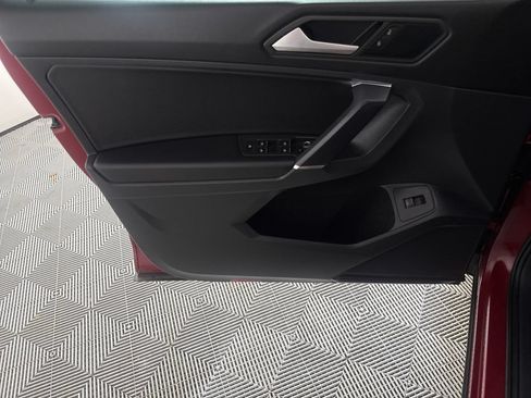 Used 2020 Volkswagen Tiguan SEL FWD image 10