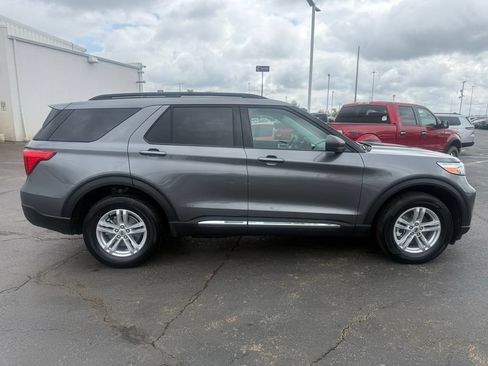 Used 2024 Ford Explorer XLT AWD/4WD image 8