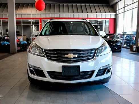 Used 2017 Chevrolet Traverse LT image 2