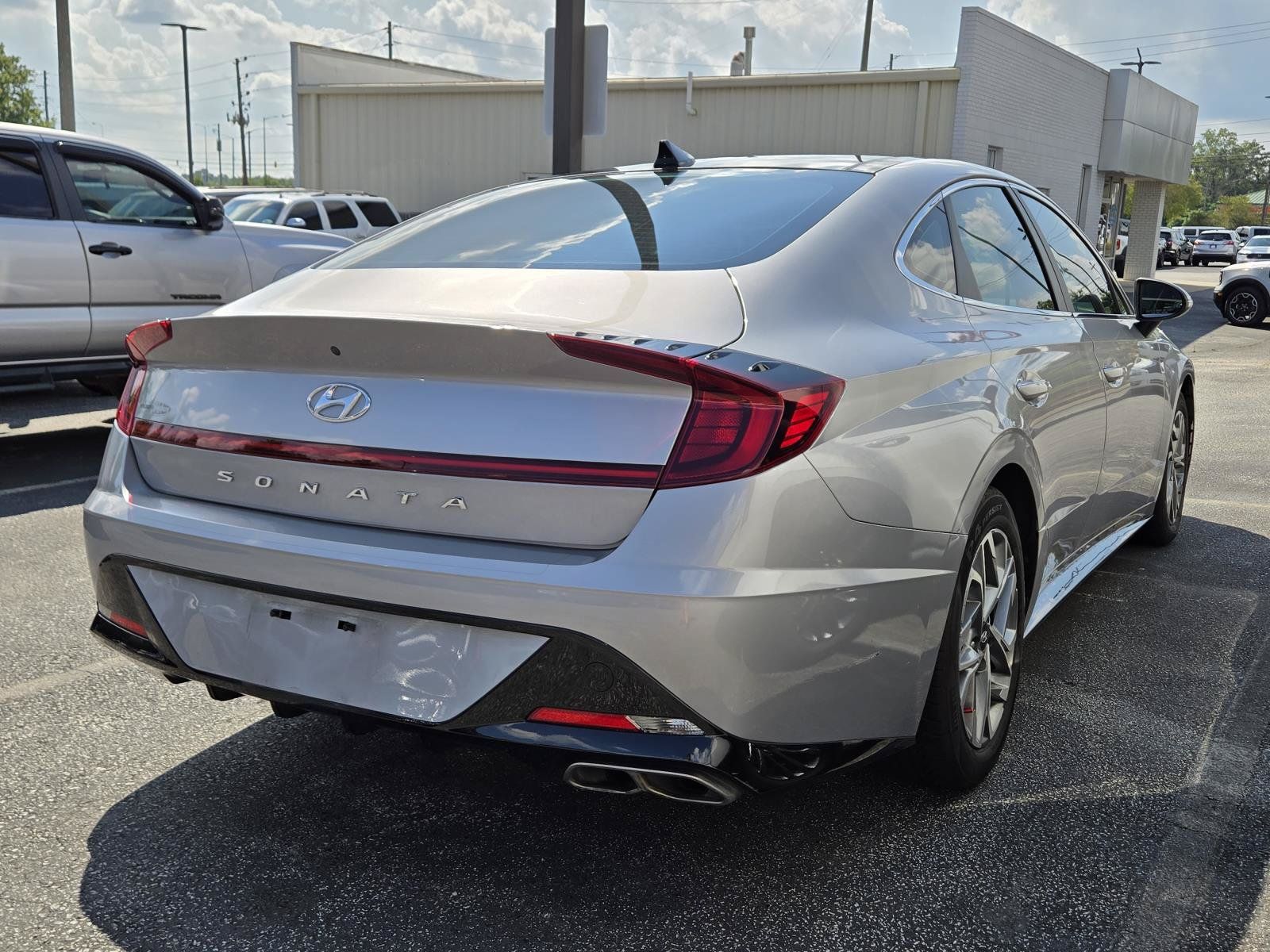 Used 2023 Hyundai Sonata SEL w/ Convenience Package FWD image 4
