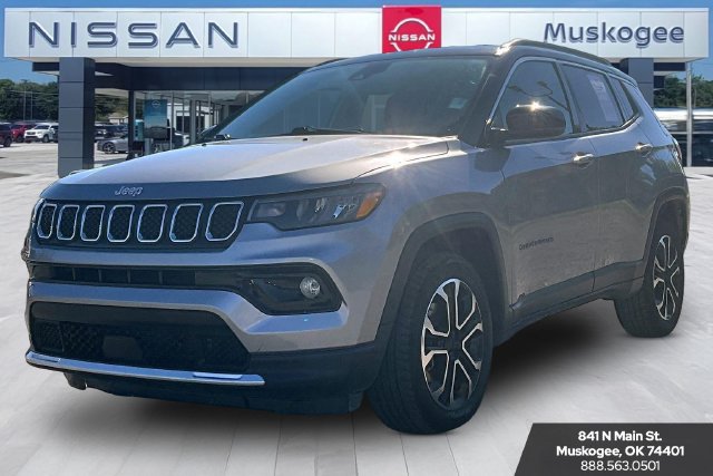 Used 2024 Jeep Compass Limited AWD/4WD image 3