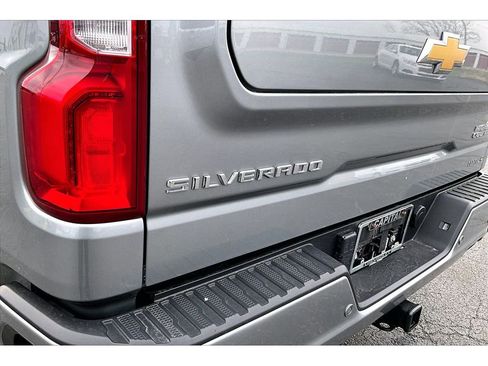 Used 2024 Chevrolet Silverado 1500 High Country w/ High Country Premium Package AWD/4WD image 9