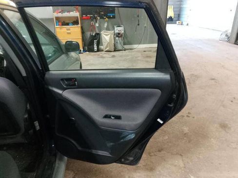 Used 2003 Toyota Matrix FWD image 29