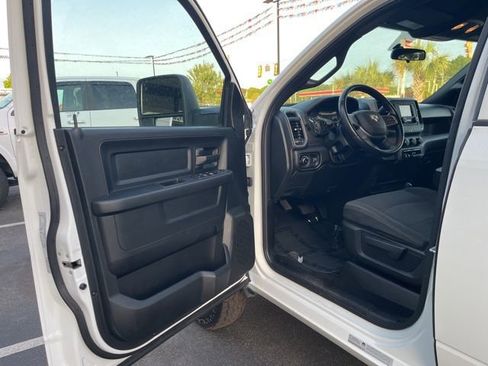 Used 2024 RAM 3500 Tradesman w/ Chrome Appearance Group AWD/4WD image 4