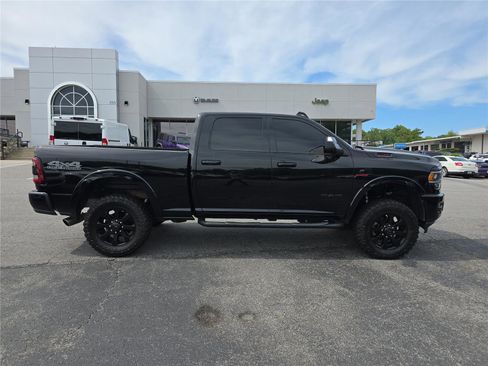 Used 2022 RAM 2500 Laramie w/ Night Edition AWD/4WD image 2