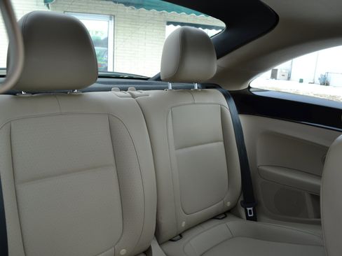 Used 2018 Volkswagen Beetle 2.0T SE image 34