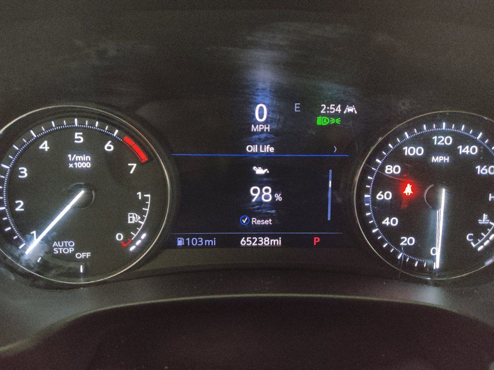 Used 2023 Cadillac XT4 Premium Luxury w/ Technology Package FWD image 23