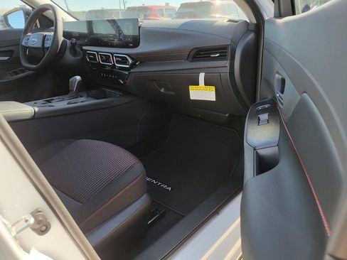New 2026 Nissan Sentra SR w/ Floor Mat Package image 13
