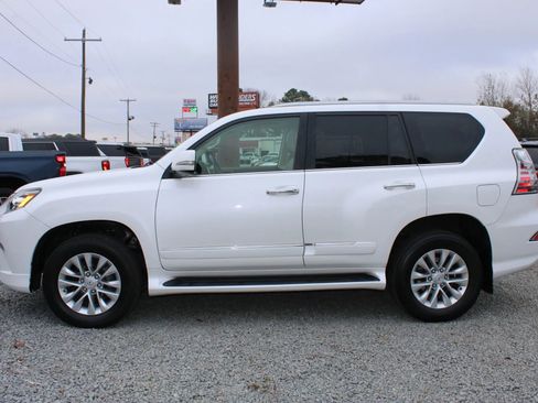 Used 2019 Lexus GX 460 image 2