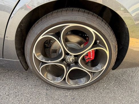 Used 2024 Alfa Romeo Giulia Veloce image 12