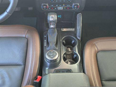 Used 2024 Ford Bronco Outer Banks w/ Sasquatch Package AWD/4WD image 18