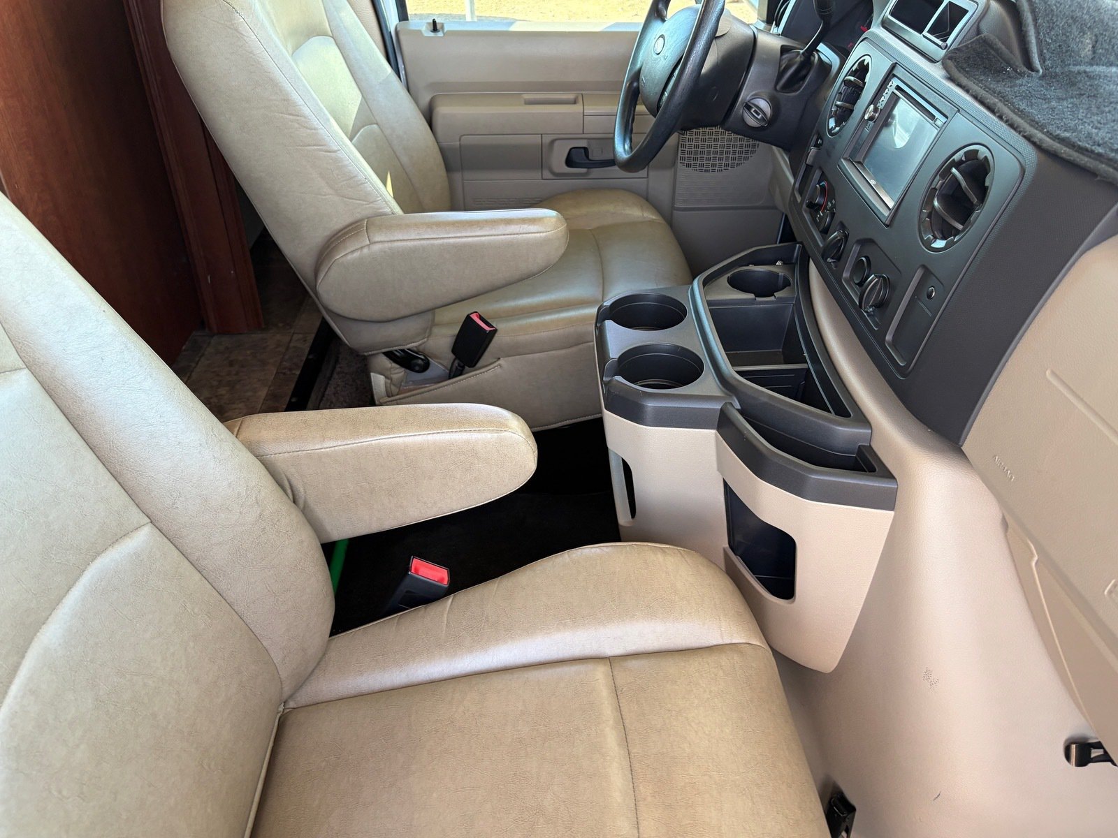 Used 2014 Ford E-450 and Econoline 450 Super Duty w/ Motorhome Prep Package RWD image 11