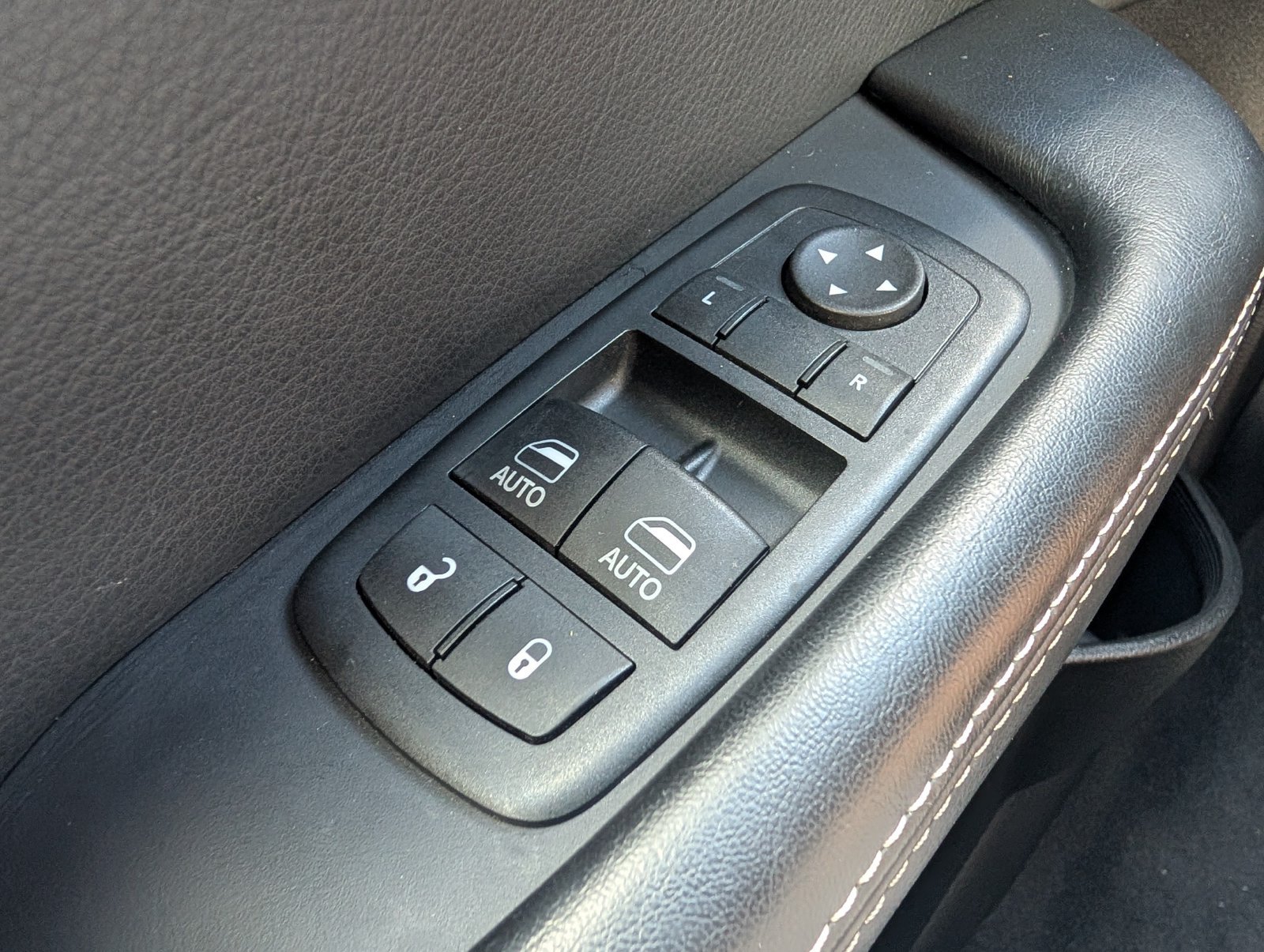 Used 2016 Dodge Challenger SRT w/ Technology Group RWD image 19