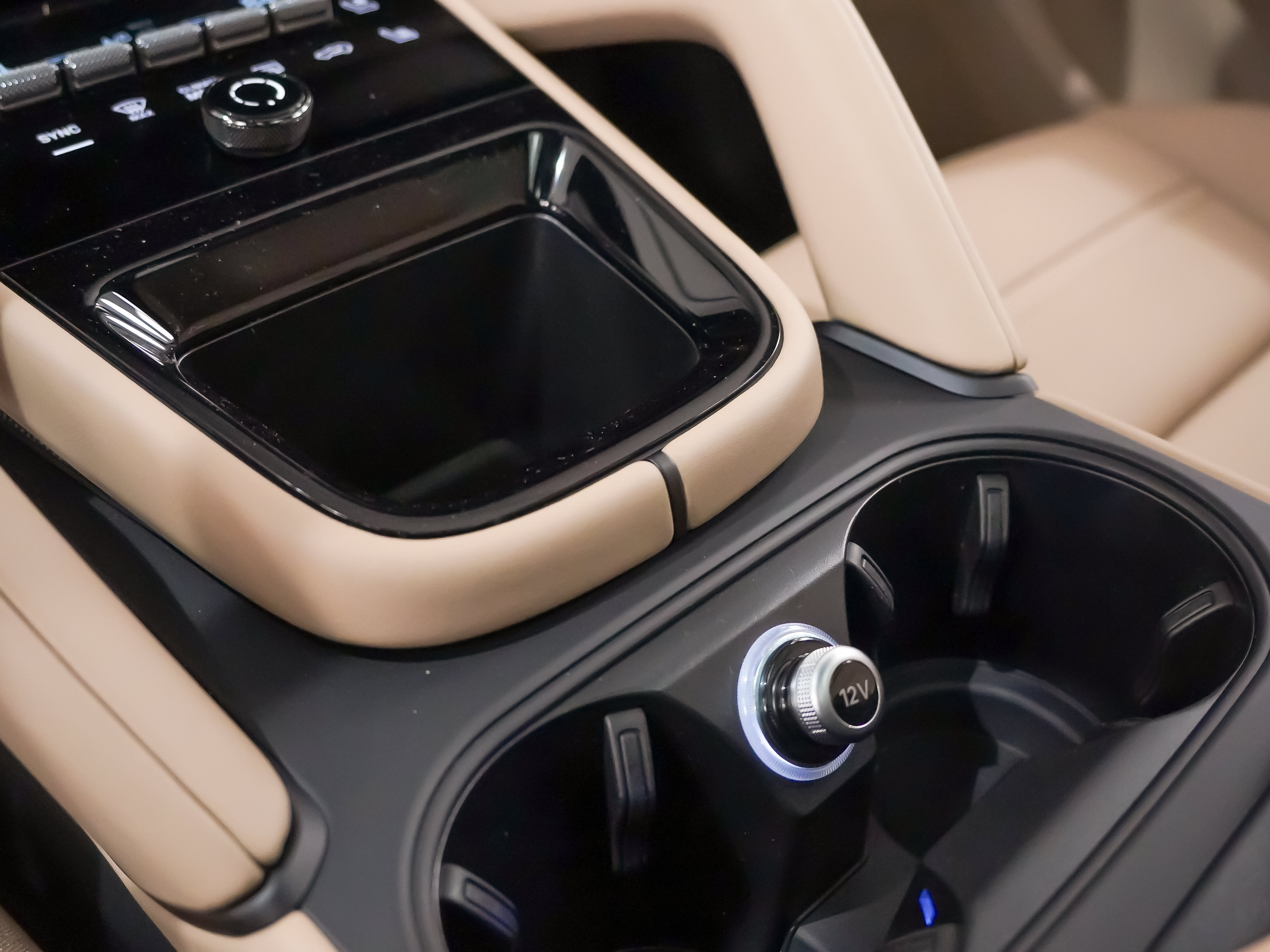 Certified 2026 Porsche Cayenne E-Hybrid Coupe AWD/4WD image 30