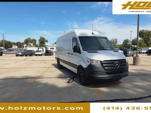 Used 2025 Mercedes-Benz Sprinter 2500 image 3