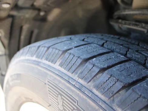 Used 2020 Ford Explorer XLT w/ Equipment Group 202A image 12