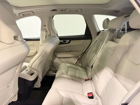 Used 2019 Volvo XC60 T6 Momentum w/ Protection Package AWD/4WD image 10