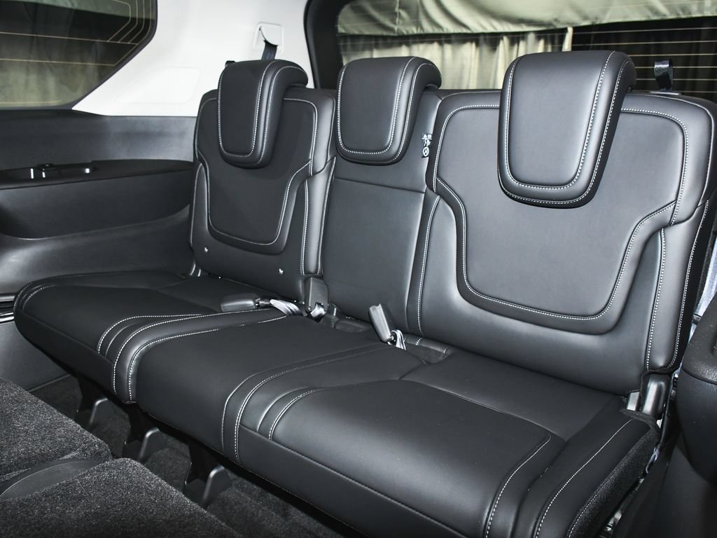 Used 2025 Nissan Armada SV AWD/4WD image 46