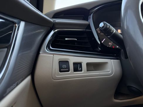 Used 2021 Cadillac XT6 Premium Luxury image 13