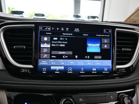 Used 2022 Chrysler Pacifica Touring-L FWD image 23