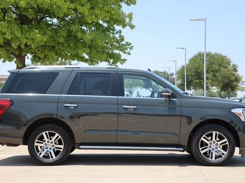 Used 2022 Ford Expedition Limited AWD/4WD image 3