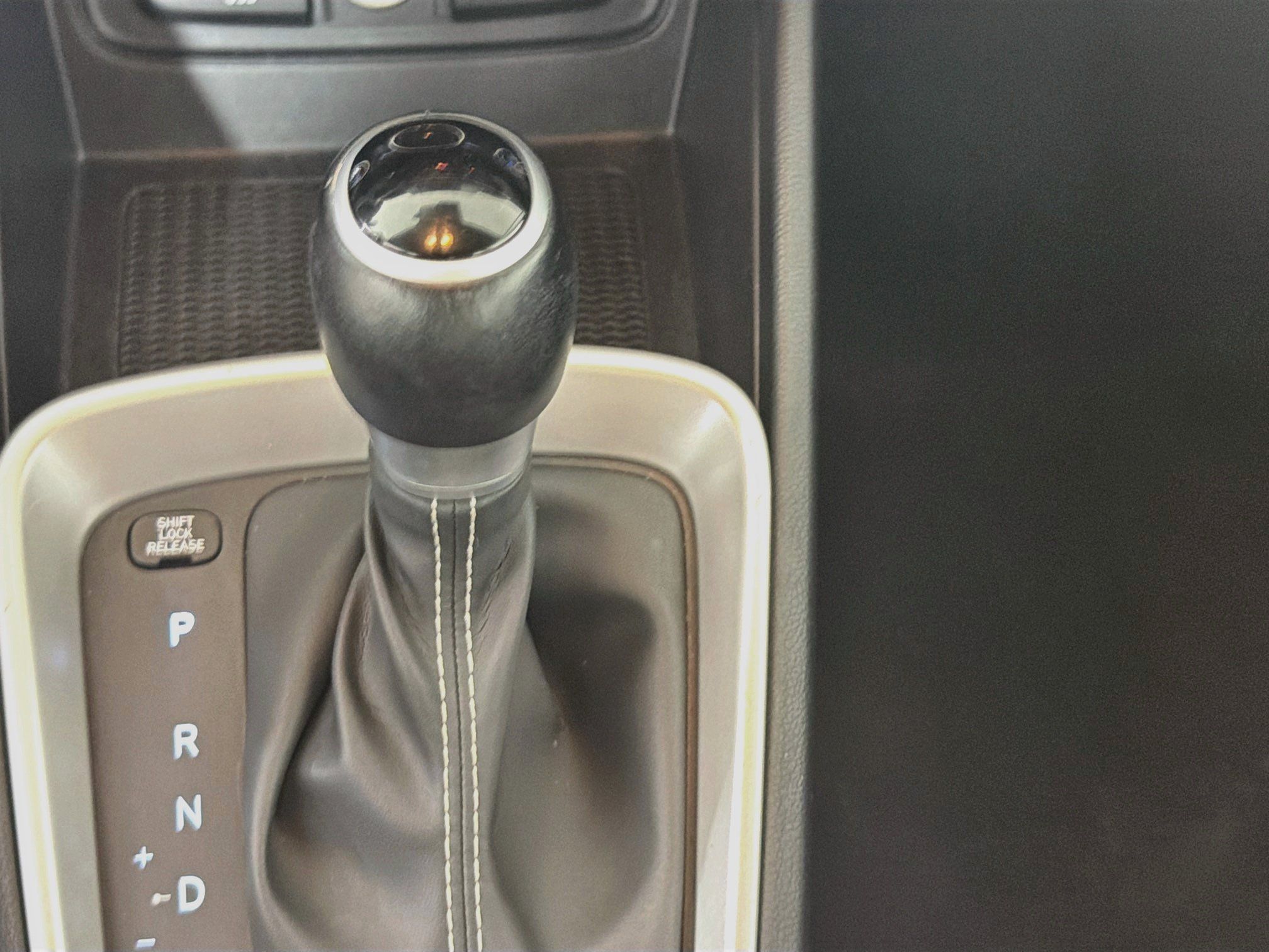 Used 2025 Hyundai Venue SEL FWD image 23
