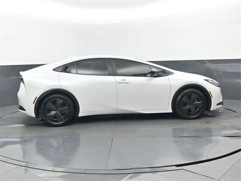 Used 2025 Toyota Prius LE image 2