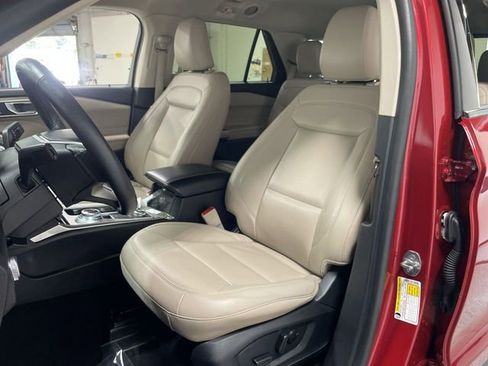 Used 2022 Ford Explorer XLT w/ Equipment Group 202A AWD/4WD image 11