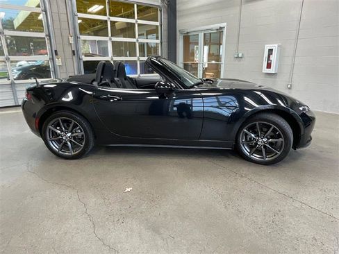 Used 2020 MAZDA MX-5 Miata Sport image 6