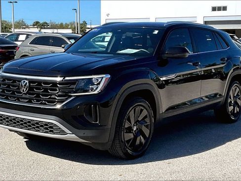 Certified 2024 Volkswagen Atlas Cross Sport SE w/ Panoramic Sunroof Package image 9