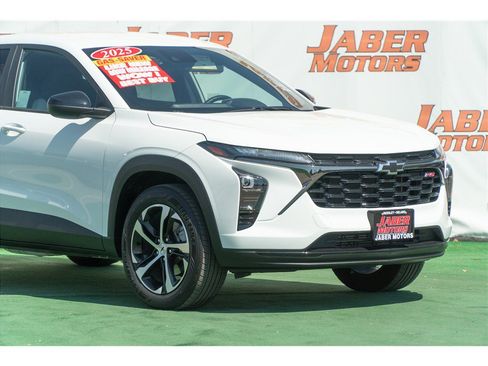 Used 2025 Chevrolet Trax RS w/ Driver Confidence Package FWD image 42