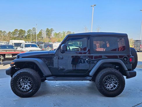 Used 2025 Jeep Wrangler Sport image 4