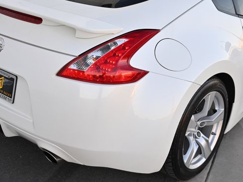Used 2010 Nissan 370Z Coupe image 22