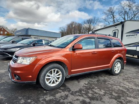 Used 2014 Dodge Journey SXT w/ Flexible Seating Group image 1