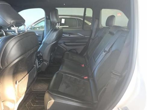 Used 2023 Jeep Grand Cherokee Altitude AWD/4WD image 7
