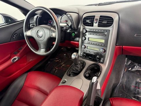 Used 2007 Chevrolet Corvette Coupe w/ Preferred Equipment Group RWD image 18