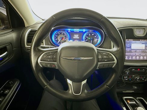 Used 2016 Chrysler 300 Limited image 11