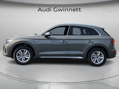 Used 2023 Audi Q5 2.0T Premium w/ Convenience Package image 3