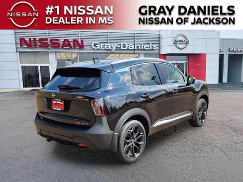 New 2025 Nissan Kicks SR w/ SR Premium Package AWD/4WD image 17