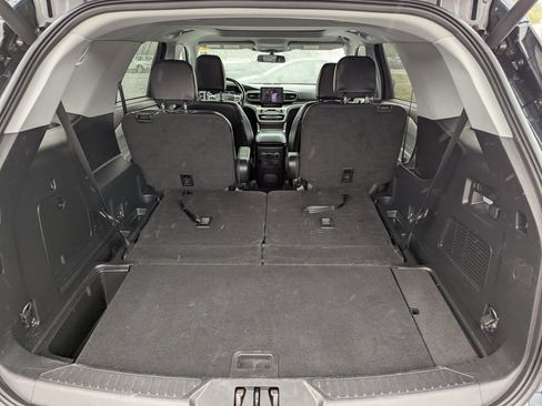 Used 2022 Ford Explorer XLT w/ Equipment Group 202A image 13