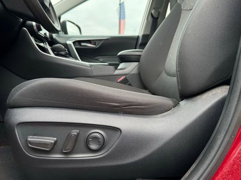 Used 2021 Toyota RAV4 XLE image 10