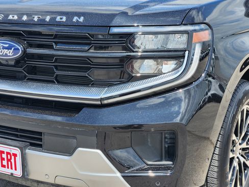 Used 2025 Ford Expedition Max Platinum AWD/4WD image 8