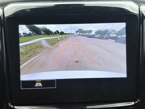 Used 2023 Chevrolet Traverse LT FWD image 11