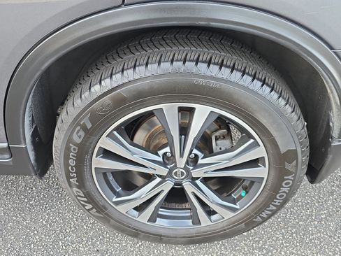 Used 2017 Nissan Rogue SL w/ SL Premium Package image 35